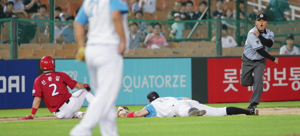 황재균선수의 슈퍼세이브 모습